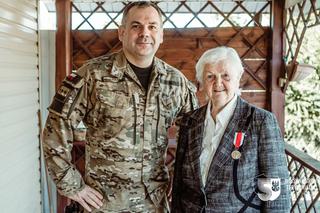 Podlaskie: Medal dla pani Danuty. Żołnierze zawsze mogli liczyć na jej dobre słowo i poczęstunek