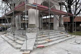 Remont dzwonnicy na pl. Kolegiackim w Nowym Sączu