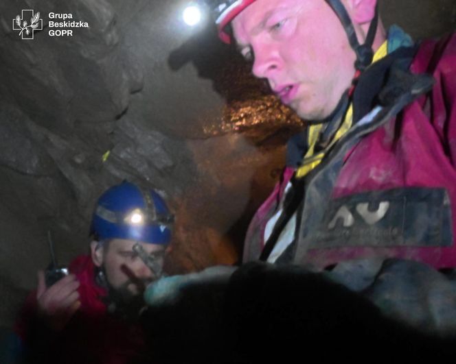Akcja ratunkowa w Jaskini Salmopolskiej w Beskidach. Ratownicy walczyli o grotołaza przez 4 godziny