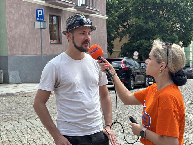 Tłumy przyjezdnych i uśmiechy na twarzach. Wakacyjny patrol Eska Summer City na olsztyńskiej Starówce