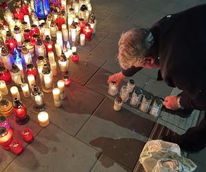 Mieszkańcy Warszawy oddają cześć polskiemu żołnierzowi, który zmarł po ataku na granicy z Białorusią 