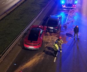 Koszmar na Wale Miedzeszyńskim! Rozbite Porsche za 700 tysięcy złotych!