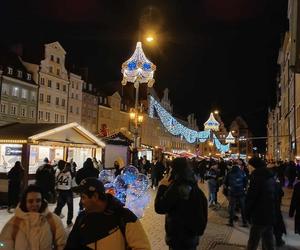 Tłumy na otwarciu Jarmarku Bożonarodzeniowego 2023 we Wrocławiu. Zobacz zdjęcia!