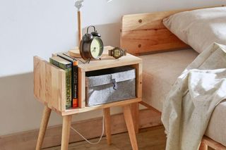 Jakie stoliki i szafki nocne są teraz modne? Sprawdziliśmy bestsellery w najpopularniejszych sklepach