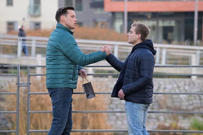 Pierwsza miłość odc. 3951. Kamil Biały (Igor Paszczyk), Piotrek (Michał Mikołajczak)