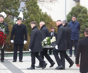 Pogrzeb górnika, który zginął w katastrofie w Kopalni Węgla Kamiennego Knurów-Szczygłowice. Osierocił dwie córki