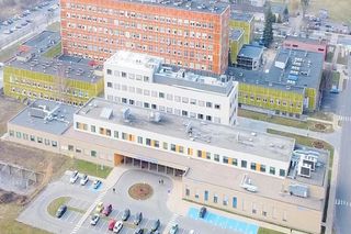 65-latek obrażał i popychał pracownicę szpitala. Czeka teraz na zarzuty