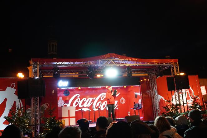 Ciężarówka Coca-cola w Białymstoku! Świąteczna atrakcja przyciągnęła tłumy mieszkańców na Rynek Kościuszki