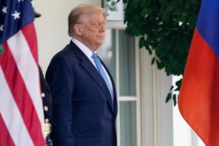 Broń dla Ukrainy tylko przez Europę? Oto plan Donalda Trumpa, który może zaskoczyć Kijów