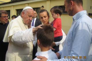 Wzruszona matka: Wierzę, że papież uzdrowi mojego syna