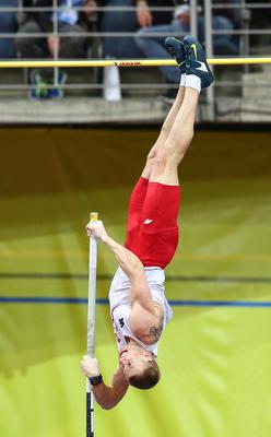 SKOCZYŁ PO MEDAL A POTEM NA MOST KAROLA