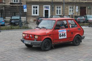 WOŚP 2023 w Krakowie: zlot samochodów Złombol na Rynku Podgórskim