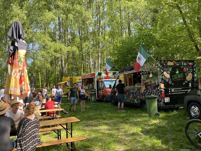 Festiwal Samków Food Trucków w Olsztynie 2024. Nad Ukielem można zjeść dania z całego świata [ZDJĘCIA]