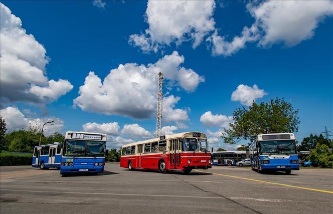 W PRL-u każdy o nich marzył, do Krakowa trafiły używane. Kultowe scanie wyremontowane przez MPK