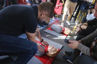 Defibrylator w Szybkiej Kolei Miejskiej ratuje życie pasażerów 