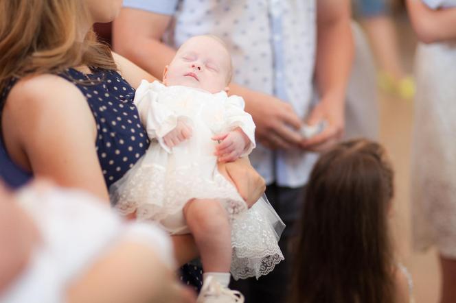 Coraz mniej rodziców chrzci swoje dzieci. Statystyki nie pozostawiają wątpliwości