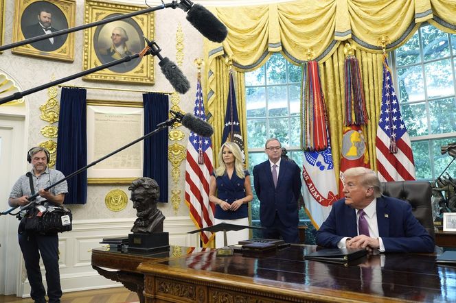 Trump chwali się złotem w Gabinecie Owalnym. "Goście wpadają w zachwyt, najlepszy gabinet w historii"