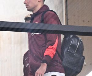 Piłkarze reprezentacji chowają się przed dziennikarzami po klęsce z Finlandią