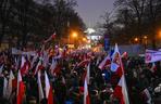 Tłumy rozpoczęły protest pod Sejmem! Uczestnicy solidarni z Mariuszem Kamińskim i Maciejem Wąsikiem