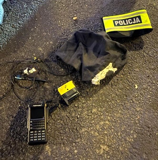 Fałszywy policjant rzucił się na strażnika miejskiego z paralizatorem! Szokująca napaść w Warszawie