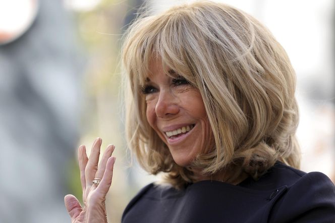 Francja/ Pałac Elizejski tonuje gwałtowny gest Brigitte Macron wobec męża, uchwycony przez kamery