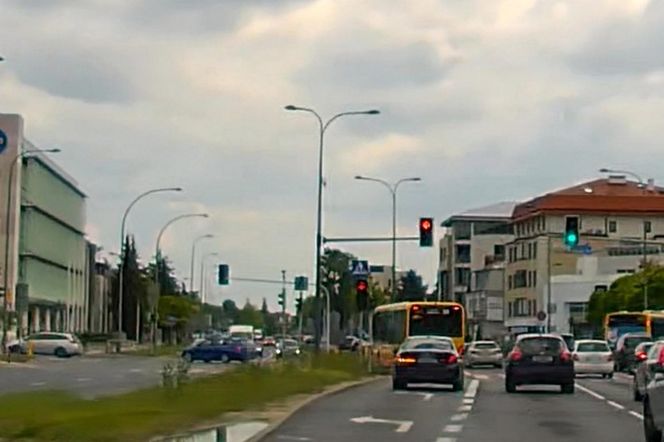 Monika Olejnik jedzie na czerwonym świetle, bo spieszy się do pracy