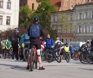 Bydgoszczanie na rowerach rozpoczęli nowy sezon turystyczny! Chętnych nie brakowało [ZDJĘCIA]