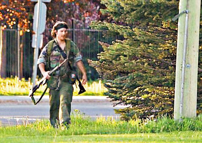 Rambo z Kanady morduje policjantów