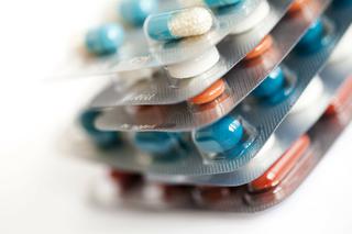 Czy ibuprofen szkodzi chorym na koronawirusa? Są oficjalne informacje z Polski [WIDEO]