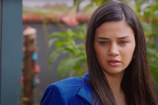 Yildiz zaś próbuje pokazać Kuzeyowi nagranie Alpera.