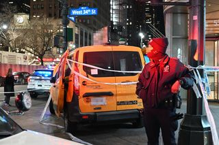 Taksówkarz zasłabł i wjechał w tłum