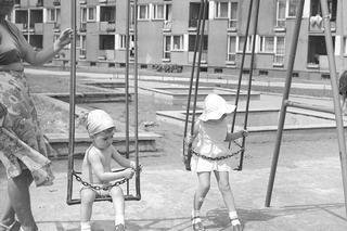 Plac zabaw z basenem na Osiedlu Szmulowizna w Warszawie 1973-1978