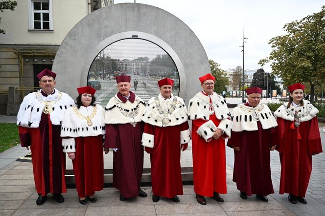 Inauguracja nowego roku akademickiego w Lublinie. Symbolicznie przemaszerowano przez centrum miasta