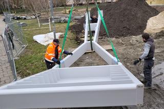 Wieża dla jaskółek na osiedlu Zawadzkiego w Szczecinie