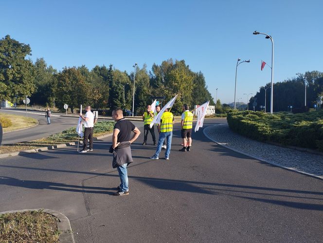 Protest górników w Jastrzębiu-Zdroju. Blokują kluczowe rondo i główne drogi