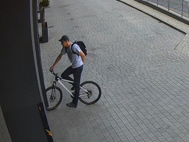 Policjanci z Torunia poszukują tych dwóch mężczyzn. Rozpoznajesz ich?