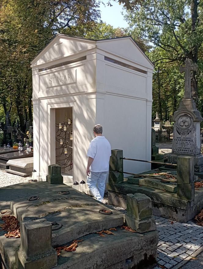  Piotr Woźniak-Starak tak wygląda jego grób w 4 rocznicę śmierci 