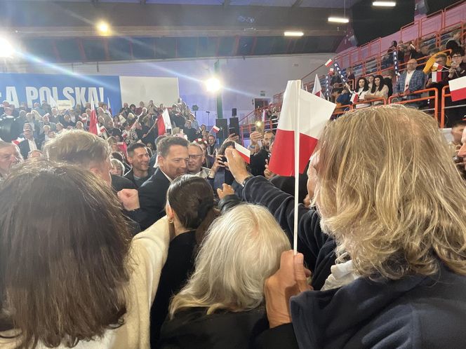 Trzaskowski cały w emocjach! Co za przemówienie! Tłum oszalał