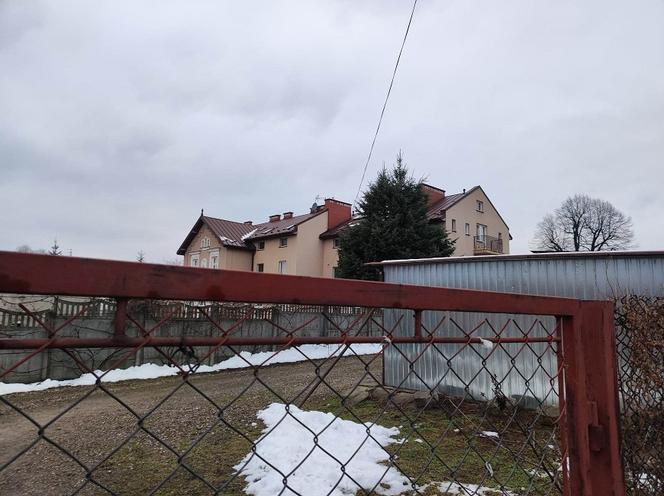 Zwłoki kobiety znalezione przy domu zakonnym. Siostry czuły fetor, szokujące zeznania sąsiadki
