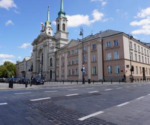 Właz na Starym Mieście - ul. Długa przy pl. Krasińskich