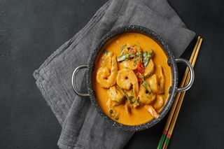 Szybko, prosto i na ostro. Curry z krewetkami to idealny obiad na tajski obiad