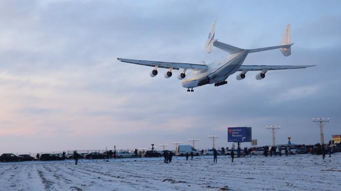 Antonow An- 225 Mrija utknął na lotnisku w Jasionce. Na pomoc przylecieli mechanicy z Ukrainy