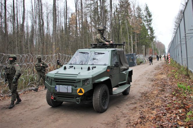 Pojazd 4x4 Żmija na granicy z Białorusią