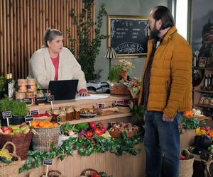 Barwy szczęścia odc. 3233. Borys (Jakub Wieczorek), Aldona (Elżbieta Romanowska)