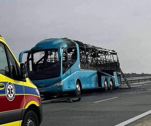 Na A2 na wysokości Gręzowa zapalił się autobus turystyczny