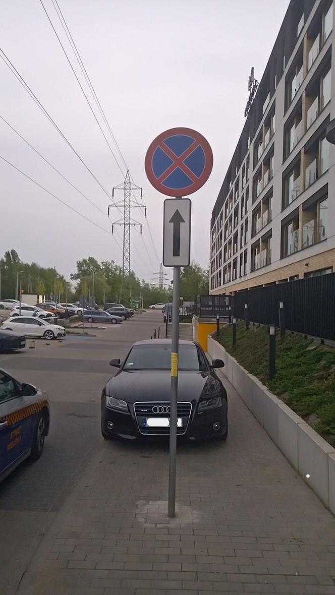 Kraków. Mistrzowie parkowania wyróżnieni przez straż miejską. "Prezentujemy dokonania naszych lokalnych zawodowców"