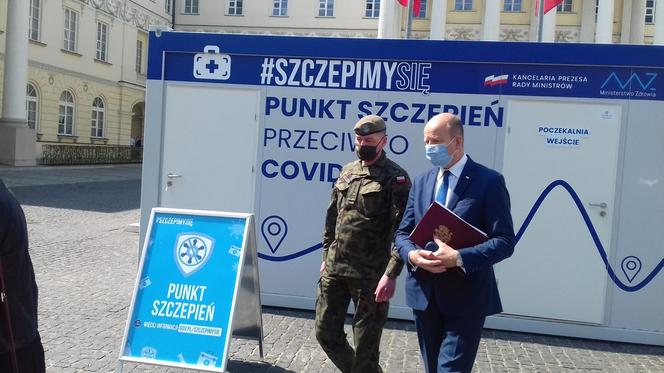 - To ma być promocja szczepień - mówi wojewoda Konstanty Radziwiłł