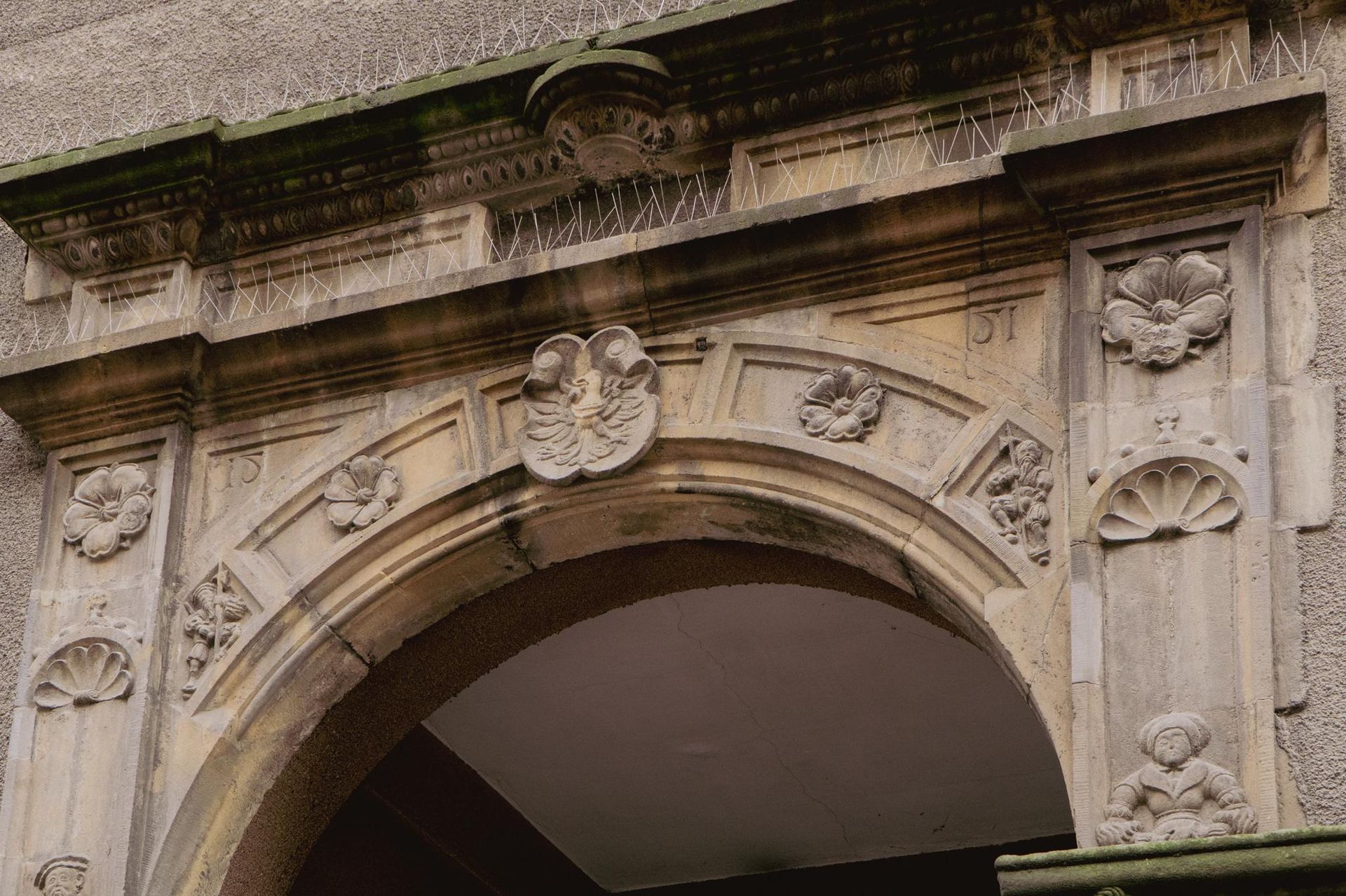 Renesansowy portal w bloku w Świdnicy