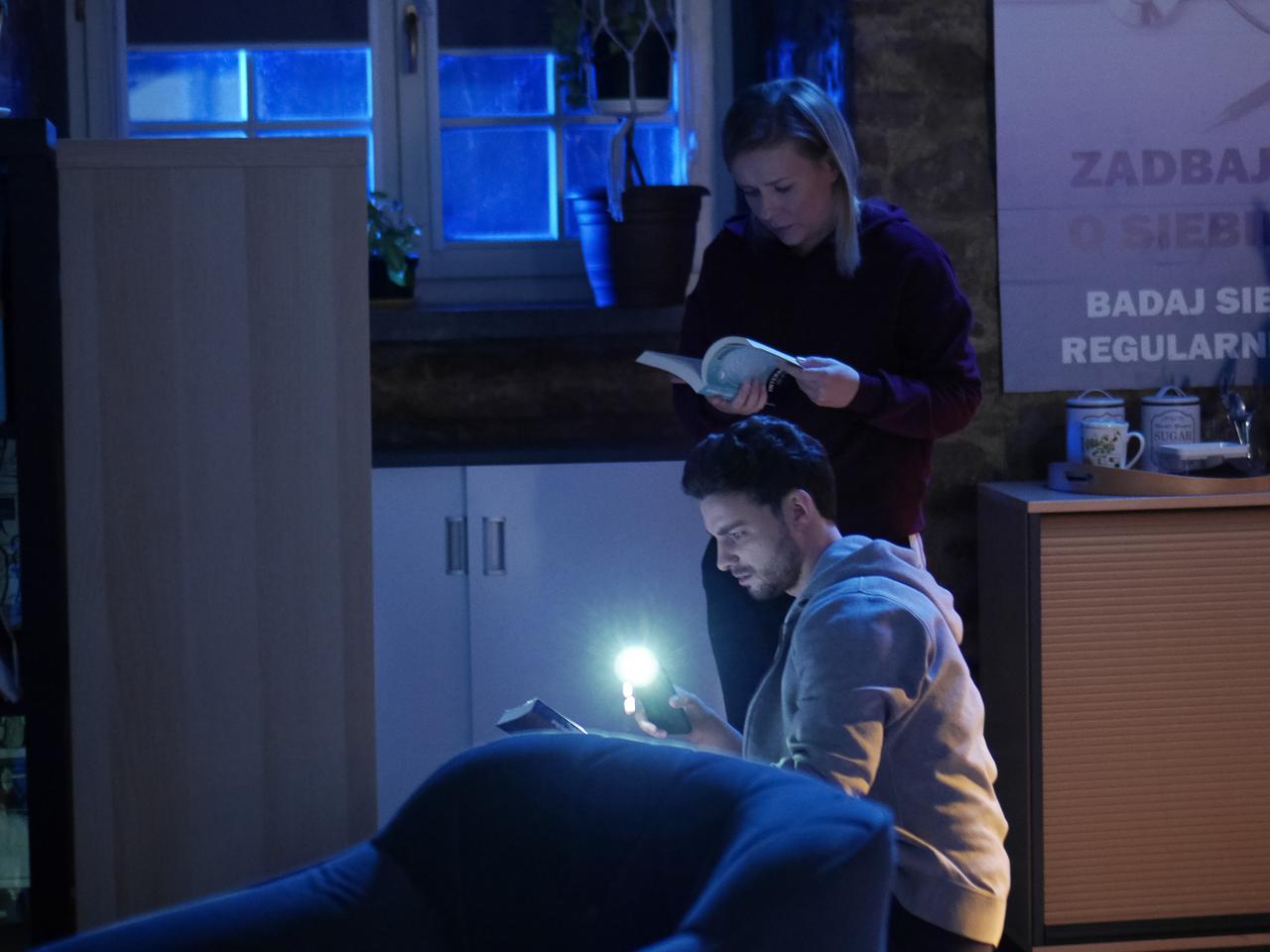 Pierwsza miłość, odcinek 3159 - opis, streszczenie: Marysia i Kazik włamują się do gabinetu Mikulskiego