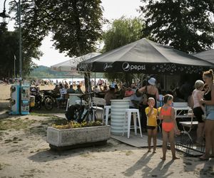 Długi sierpniowy weekend na plaży w Osiecznej
